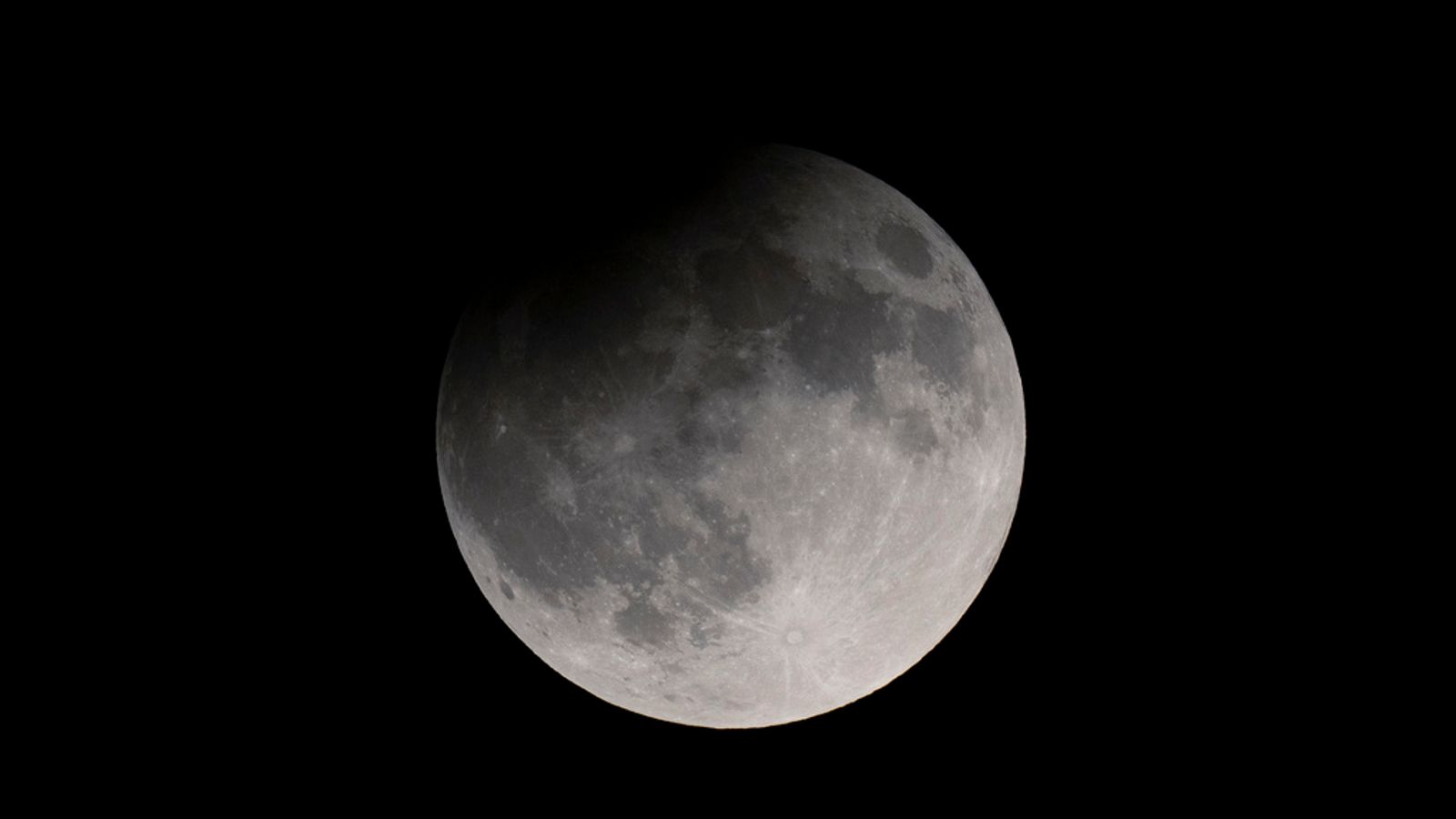 Rare partial lunar eclipse of harvest supermoon delights UK stargazers ...