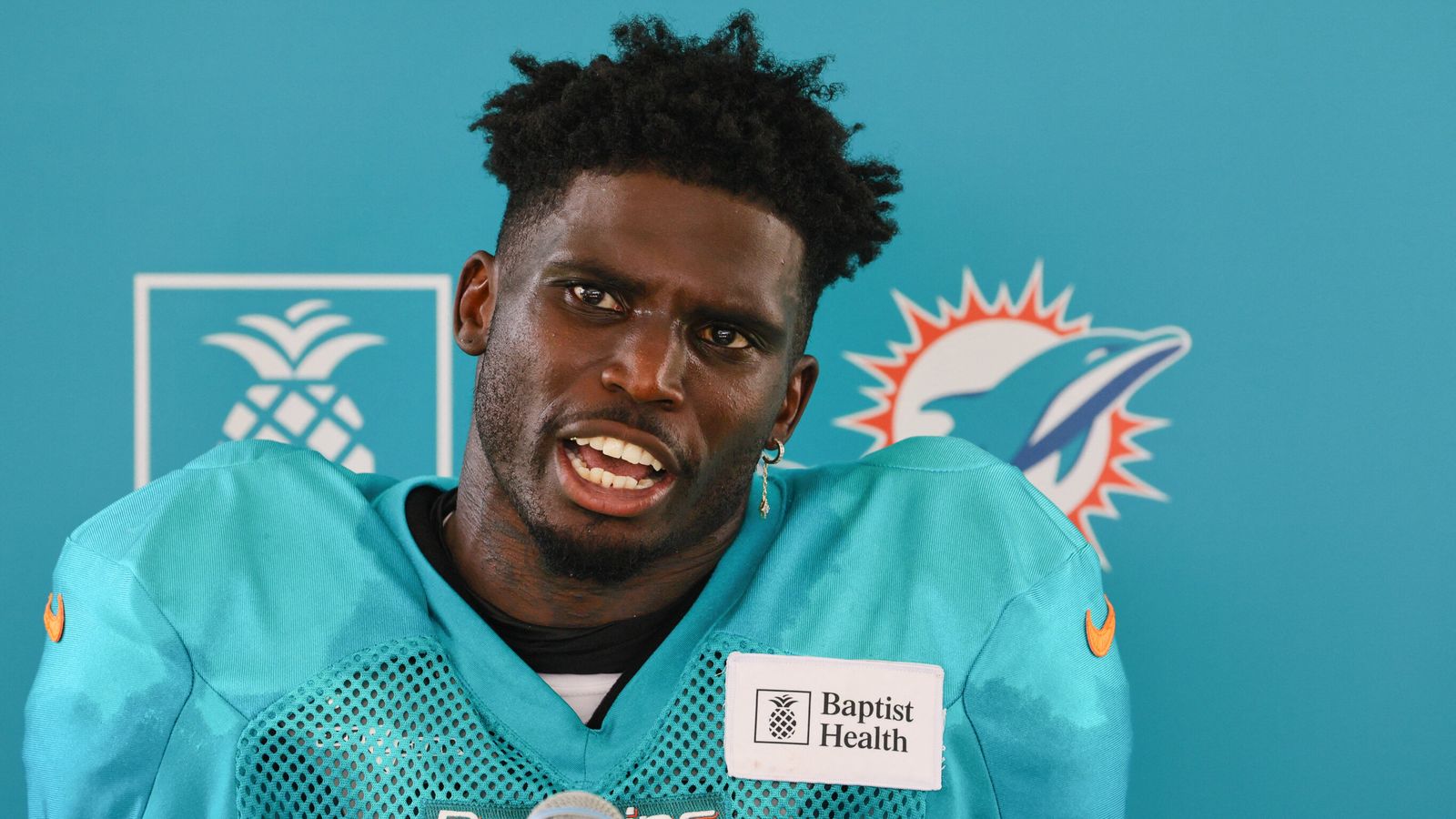 Tyreek Hill: Police investigate after Miami Dolphins star detained on way to game