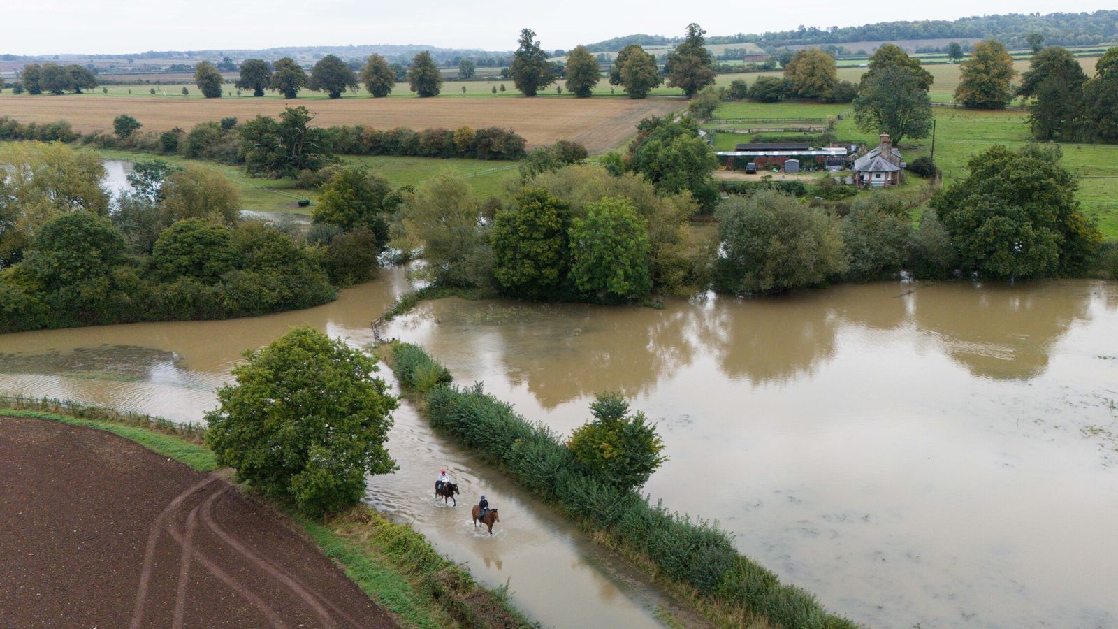 UK weather: New yellow warning issued prompting fears of more flooding