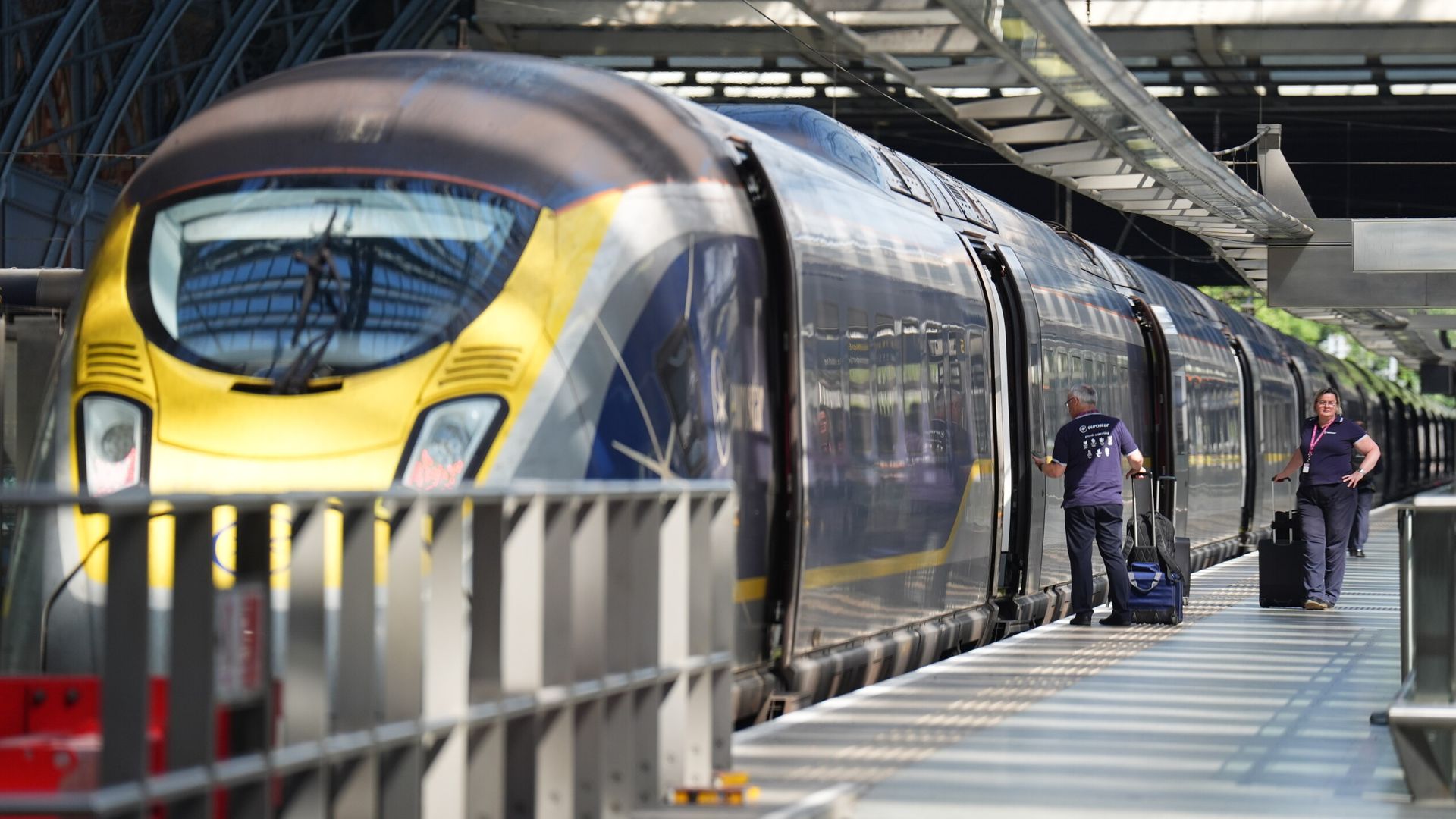 Eurostar passengers 'trapped for hours' in Channel Tunnel after train breaks down