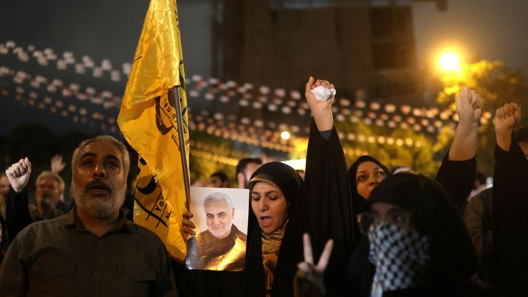 Demonstrators chant during an anti-Israel protest following an Israeli strike on Lebanon, in Tehran, Iran, September 28, 2024. Majid Asgaripour/WANA (West Asia News Agency) via REUTERS ATTENTION EDITORS - THIS IMAGE HAS BEEN SUPPLIED BY A THIRD PARTY.