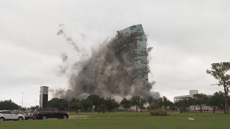 A 22-storey building in Lake Charles, Louisiana was demolished after being vacant for four years.