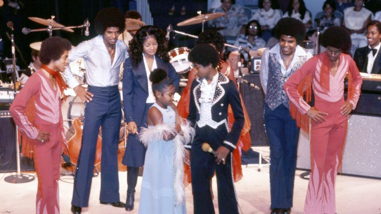 (Lt-Rt) Marlon, Jackie, La Toya, Janet , Randy, Tito  and Michael Jackson during a 1975 apperance at the Millrun Playhouse Theater in Illinois.
Pic: Everett/Shutterstock