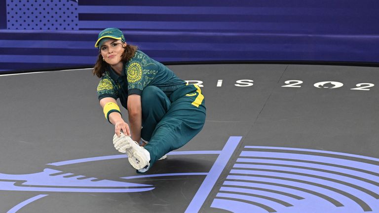 Rachael Gunn.
Paris 2024 Olympics - Breaking - B-Girls Pre-Qualifier Battle - La Concorde 1, Paris, France - August 09, 2024. Raygun of Australia in action. REUTERS/Angelika Warmuth