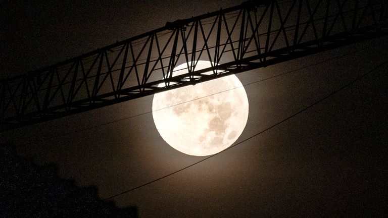 The supermoon can be seen in Cologne. Image: AP