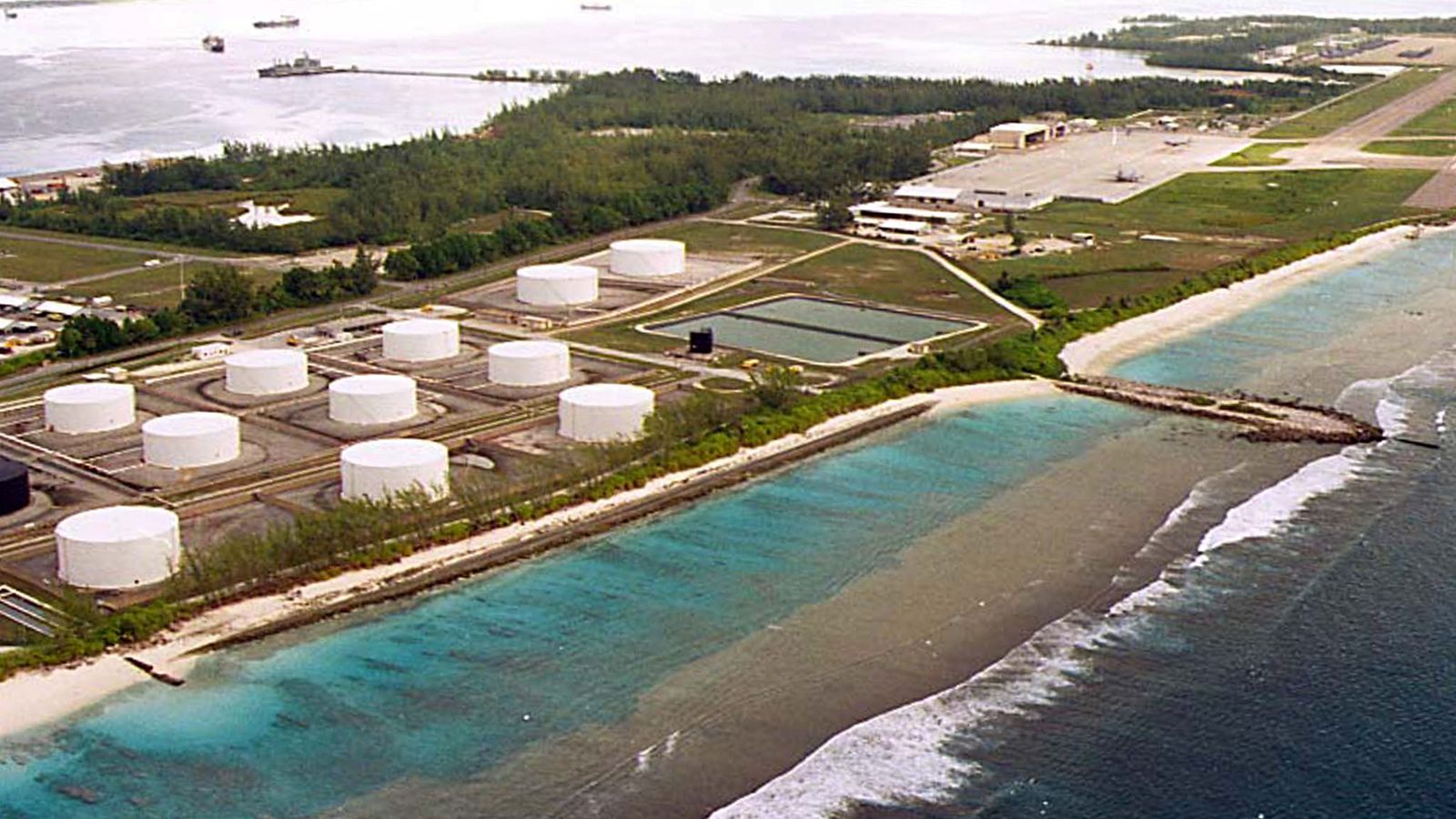 skynews-fuel-tanks-diego-garcia_6704950.jpg