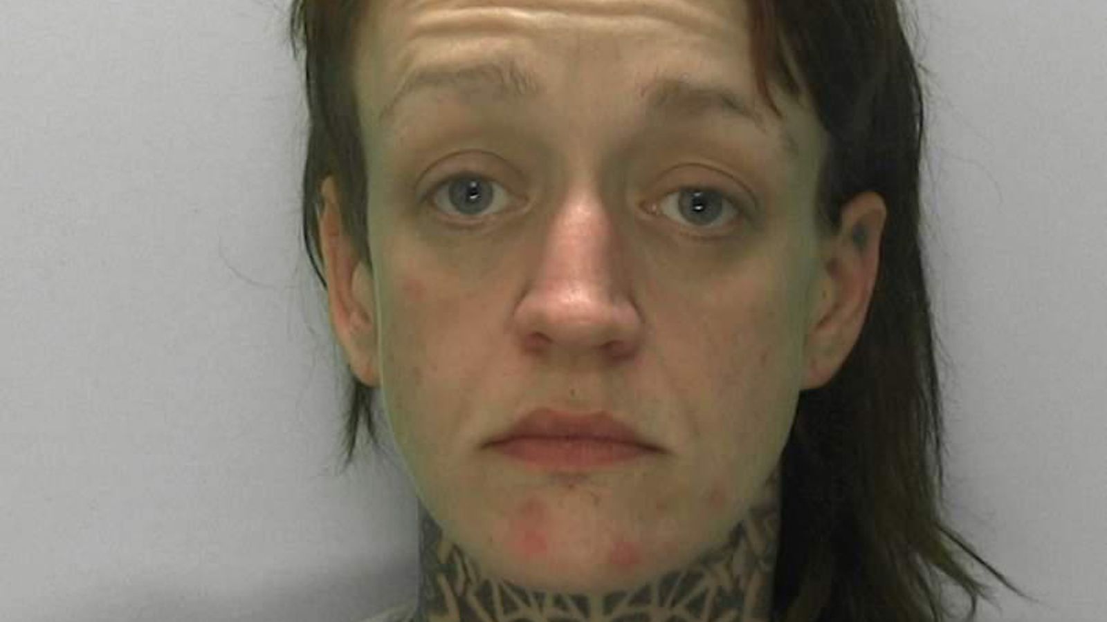 Hannah Roberts: Prolific shoplifter banned from wearing wigs after Gloucester stealing spree