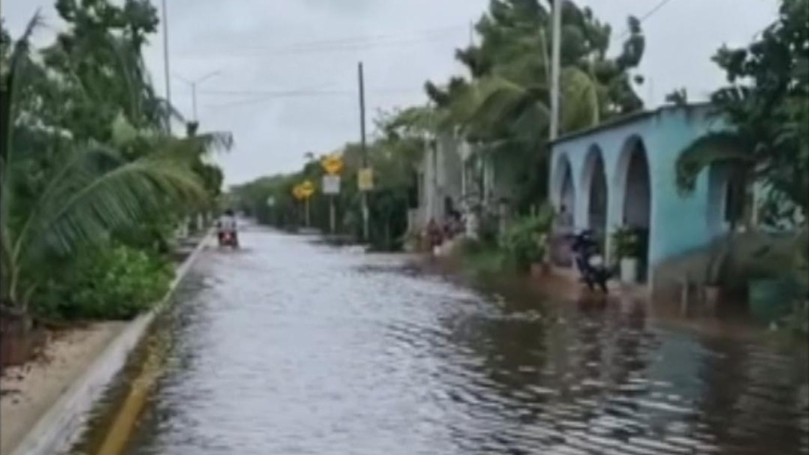 Hurricane Milton brings heavy rain and waves Mexico's Yucatan peninsula ...