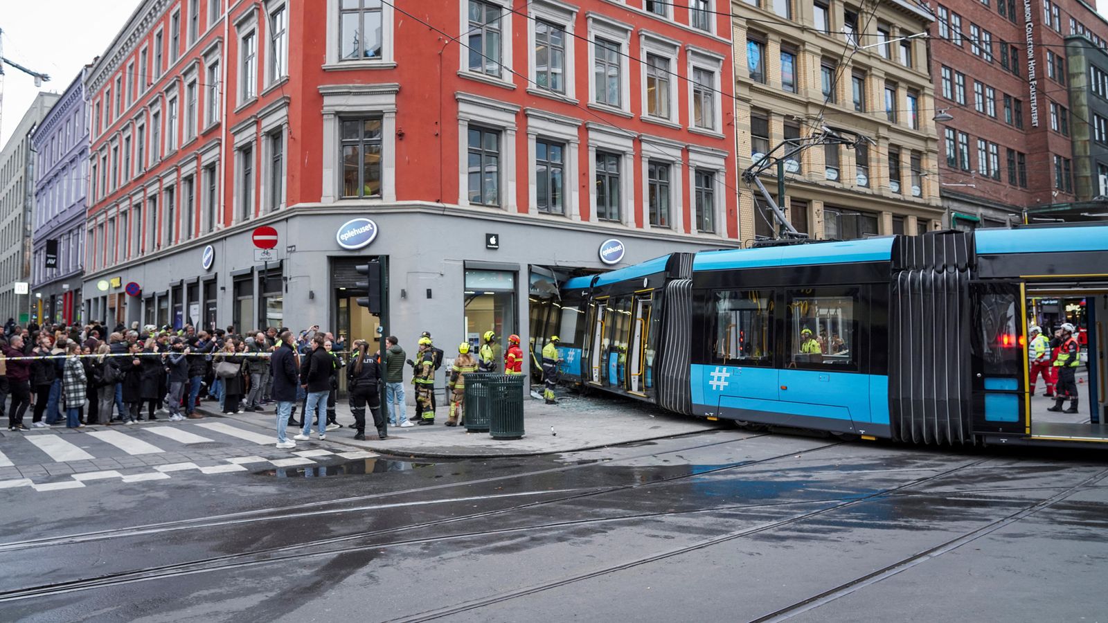 Tram crashes into shop in Oslo injuring four people