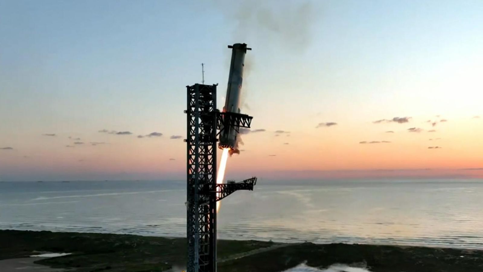 SpaceX rocket booster makes successful landing attempt after test launch – when it is caught by “chopsticks” | Science and technology news