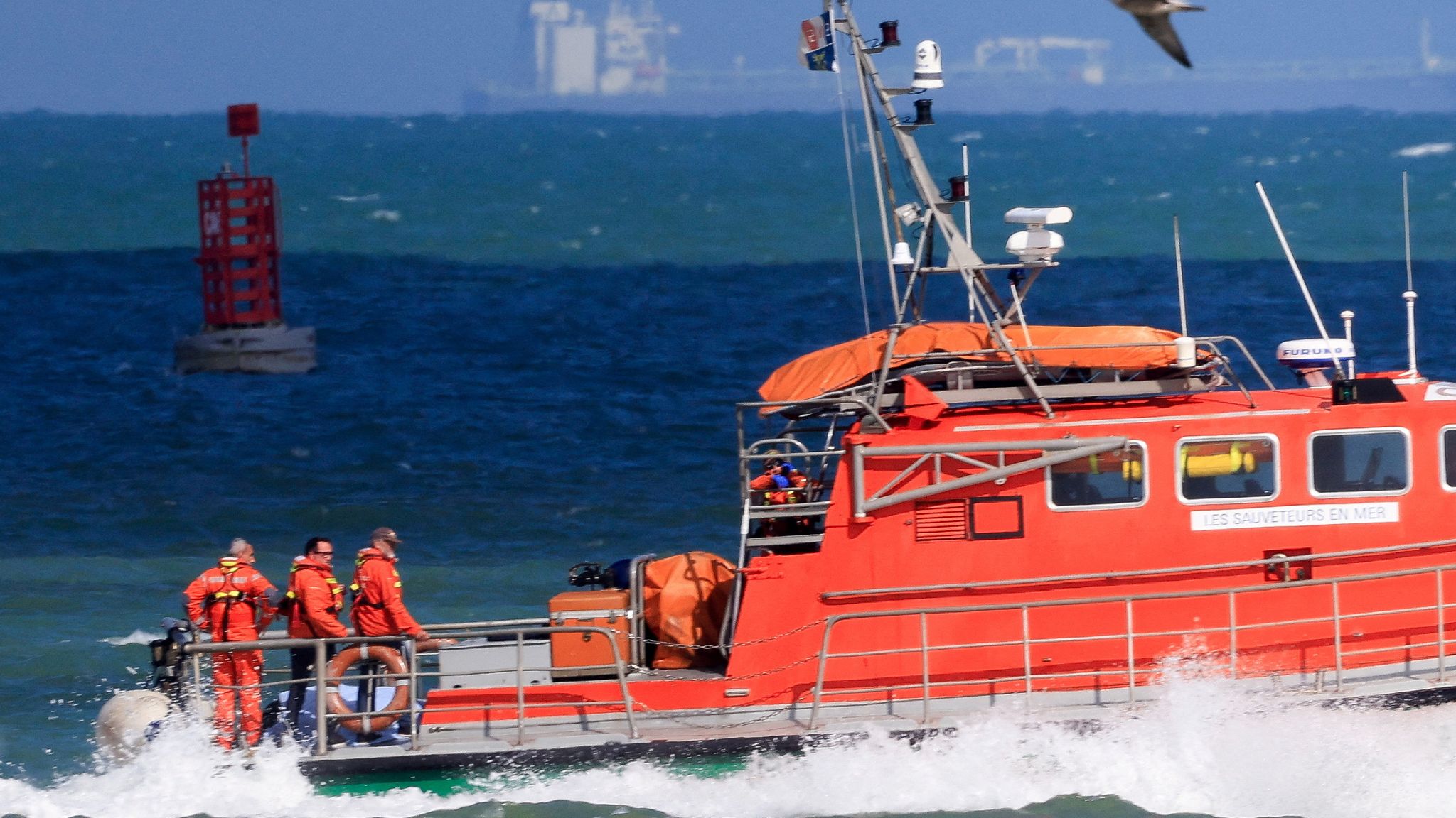 Man Dies After Boat Deflates Crossing Channel, French Authorities Say ...