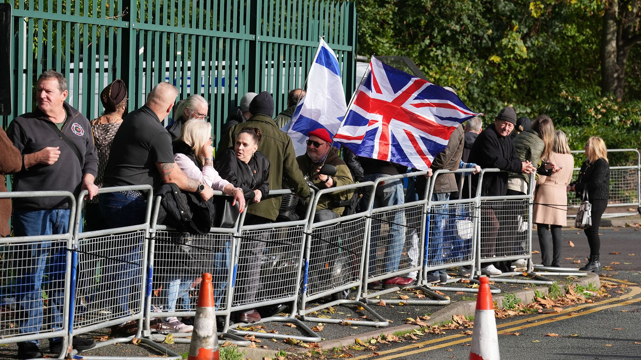 Tommy Robinson jailed after admitting contempt of court by repeating ...