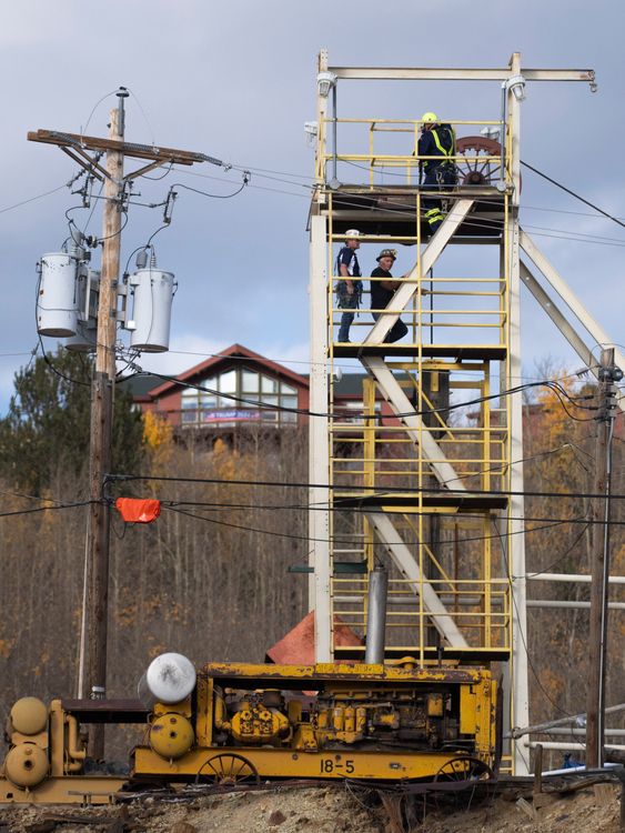 The elevator in the mine shaft, which was carrying a group of tourists, broke down. Photo: AP