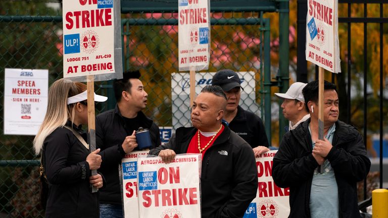 Boeing factory workers and supporters gather on a picket line near the entrance to a Boeing production facility in Renton, Washington, U.S. October 11, 2024. REUTERS/David Ryder