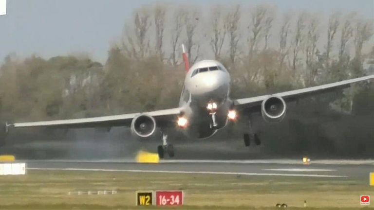 Planes struggle to land at Dublin Airport