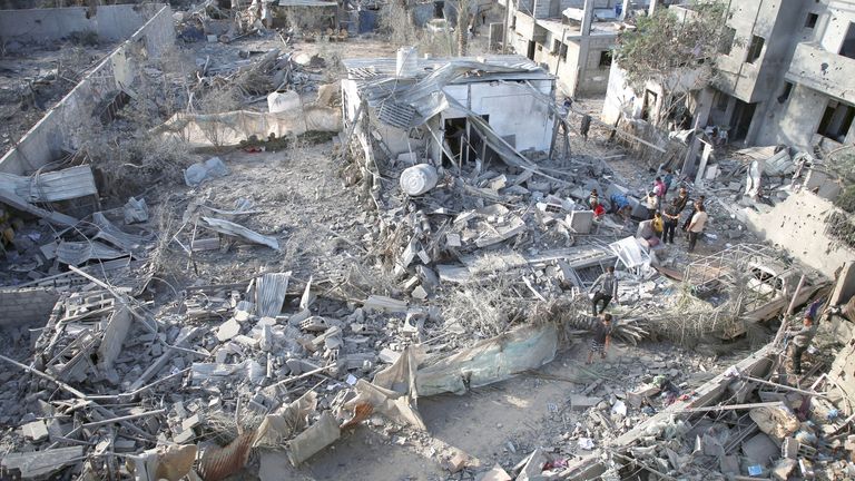 Palestinians inspect the site of Israeli strikes on houses, amid the Israel-Hamas conflict, in Khan Younis in the southern Gaza Strip, October 2, 2024. REUTERS/Hatem Khaled