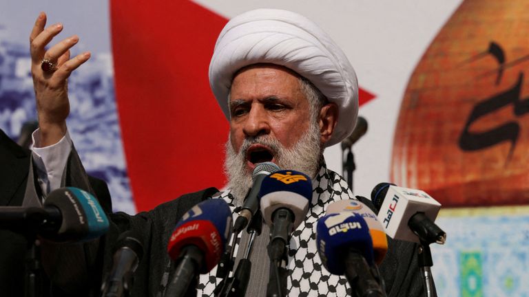 FILE PHOTO: Lebanon's deputy leader of Hezbollah, Sheikh Naim Qassem, speaks during a rally in support of Palestinians in Gaza, amid the ongoing conflict between Israel and Palestinian Islamist group Hamas, in Beirut, Lebanon, October 13, 2023. REUTERS /Zohra Bensemra/File Photo