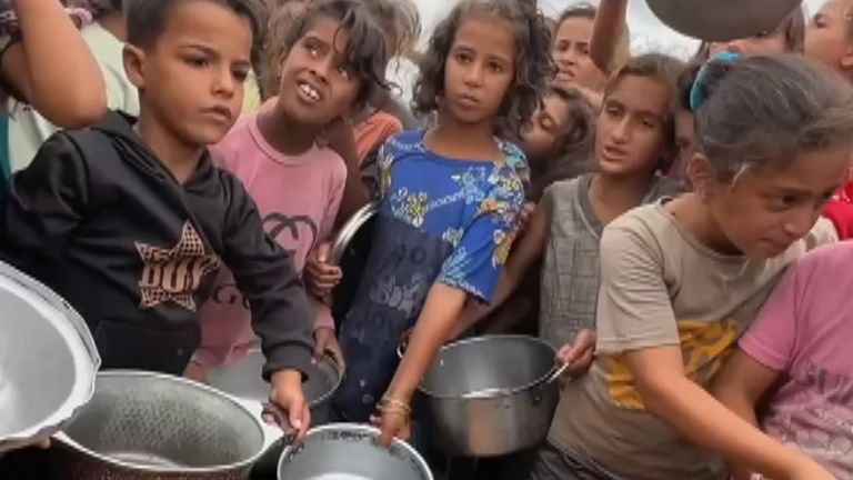 Children Gather for Ration of Food in Khan Yunis
