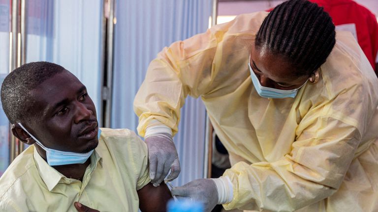 FILE PHOTO: A Congolese health official administers a mpox vaccination to a man, a key step in efforts to contain an outbreak that has spread from its epicentre, at a hospital in Goma, North Kivu province, Democratic Republic of Congo October 5, 2024. REUTERS/Stringer/File Photo
