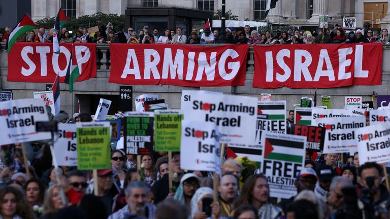 W sobotę demonstracja na Trafalgar Square w Londynie. Fot: Reuters