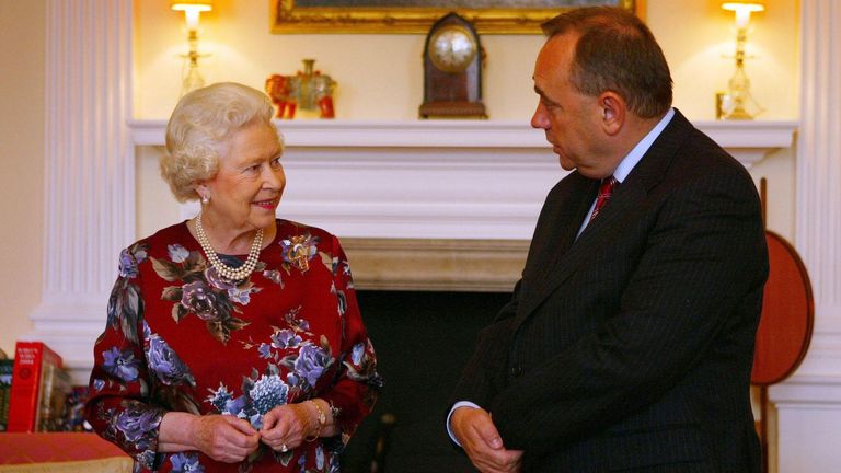 File photo dated 24/05/07 of Queen Elizabeth II meets Scottish First Minister, Alex Salmond at Holyroodhouse, Edinburgh. The former Scotland first minister and current Alba Party leader has died aged 69. Issue date: Saturday October 12, 2024.