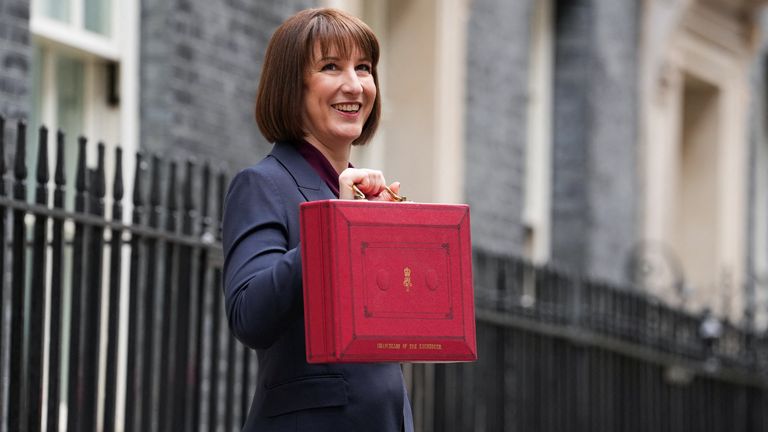 Britain's Chancellor of the Exchequer Rachel Reeves poses with the reddish  fund  container  extracurricular  her bureau   connected  Downing Street successful  London, Britain October 30, 2024. REUTERS/Maja Smiejkowska