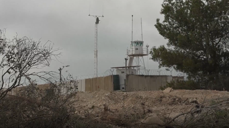 UNP 1-31, una base de mantenimiento de la paz de la ONU, vista desde cerca de la entrada de un túnel de Hezbollah en el sur del Líbano, el domingo 13 de octubre de 2024.