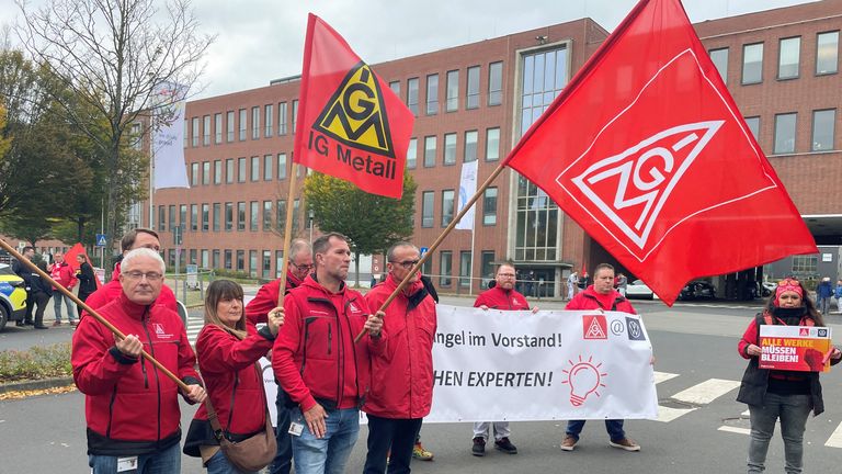 Workers of the Kassel-Baunatal Volkswagen plant of Europe’s largest carmaker Volkswagen AG wave flags of Germany’s mighty IG Metall metal worker union following a briefing of the Works Council about VW's plans to close down three plants and lay off thousands of employees in Baunatal near Kassel, Germany, October 28, 2024. REUTERS/Timm Reichert
