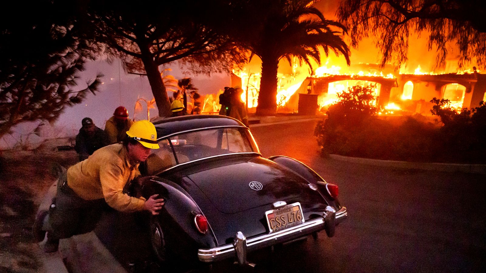 Thousands of Californians forced to flee ‘dangerously fast’ wildfire | US News