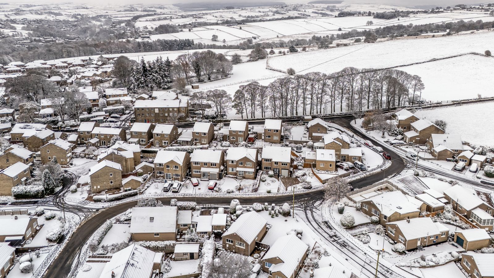 UK weather: New snow and ice alerts issued as forecasters warn of more travel disruption