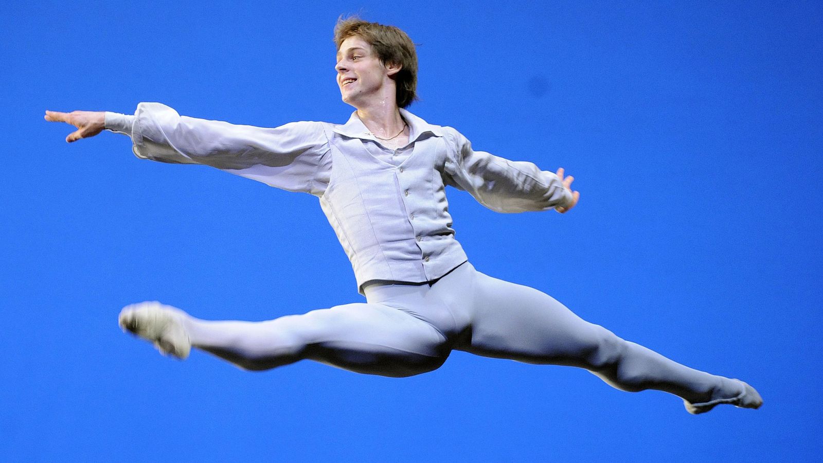 Vladimir Shklyarov: Russian ballet star dies aged 39 after 'fall from building'