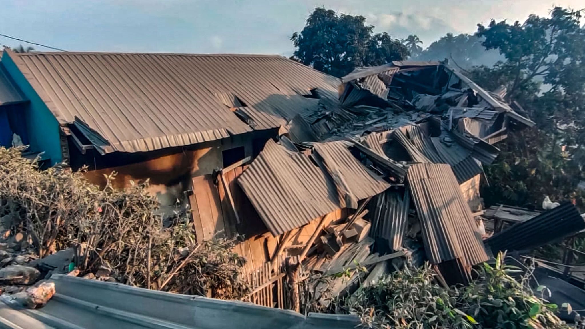 Mt Lewotobi Laki Laki: At least 10 killed after volcano erupts on ...