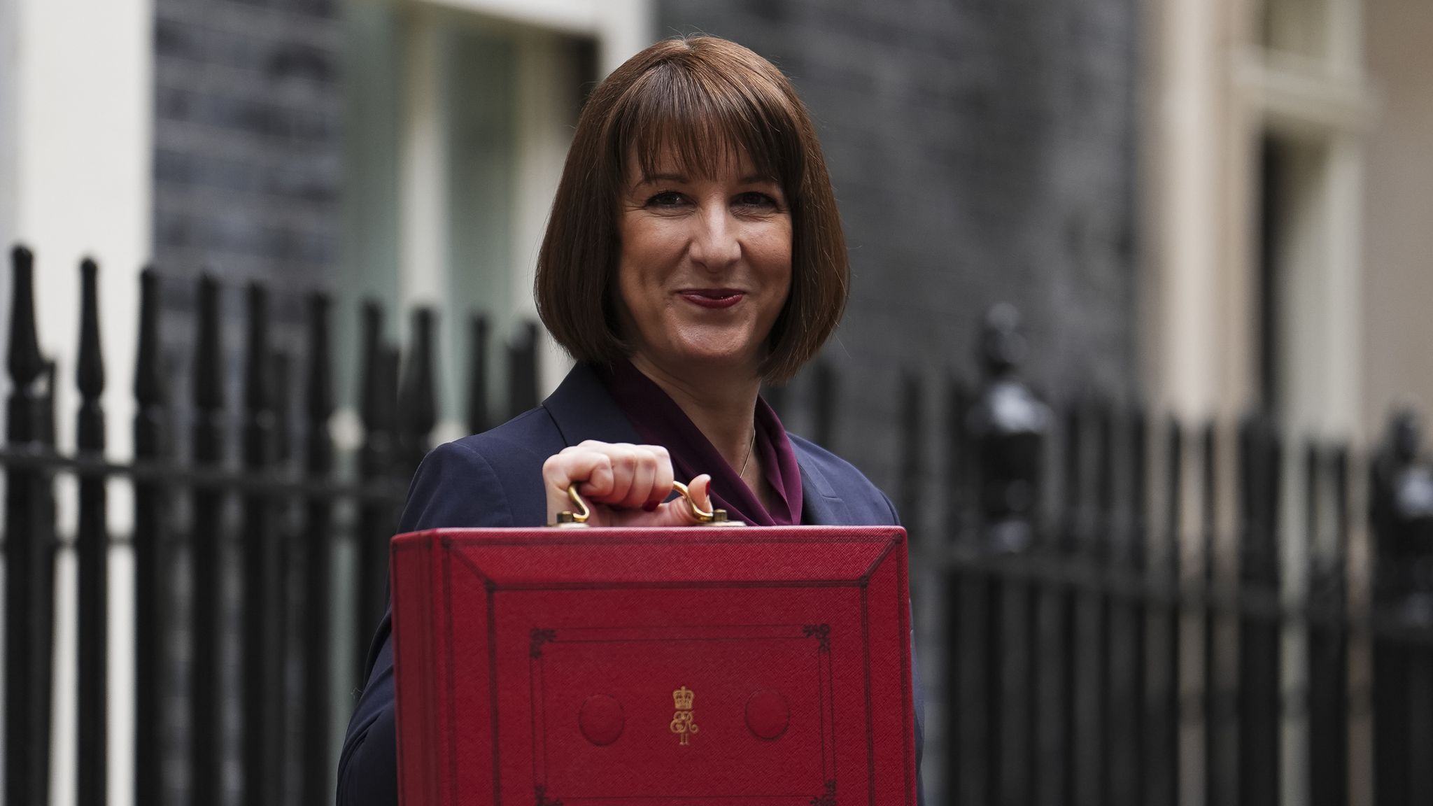 Labours Budget Challenge Reeves Calls on Badenoch to Back Public Investment