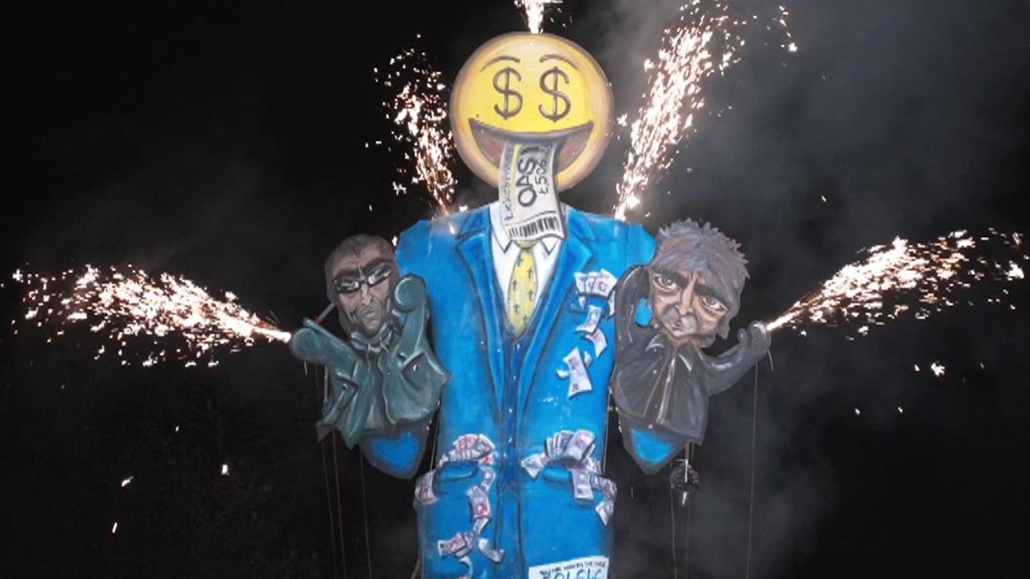 t*n様 【最終値下】bonfire go outside SCRT25 新品未 Oasis and Ticketmaster effigy burned at Edenbridge Bonfire Night