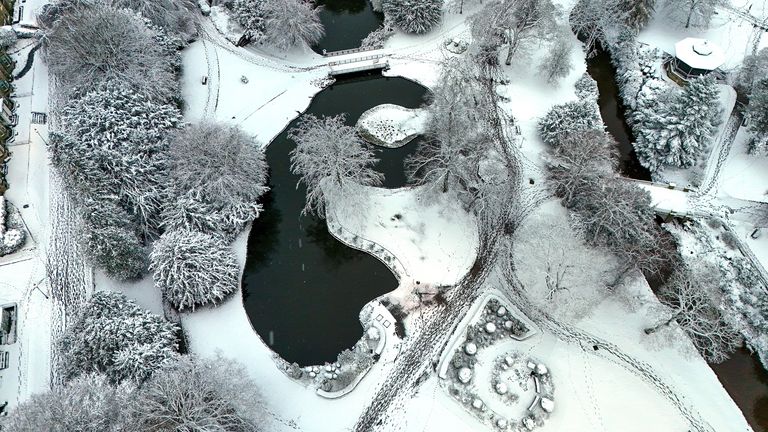 A view of a snow covered park after the overnight snowfall in Buxton, Derbyshire. The UK is bracing for snow, ice and cold temperatures as up to 20cm of snow could hit the UK over the coming days. Picture date: Tuesday November 19, 2024. PA Photo. See PA story WEATHER Snow. Photo credit should read: Peter Byrne/PA Wire