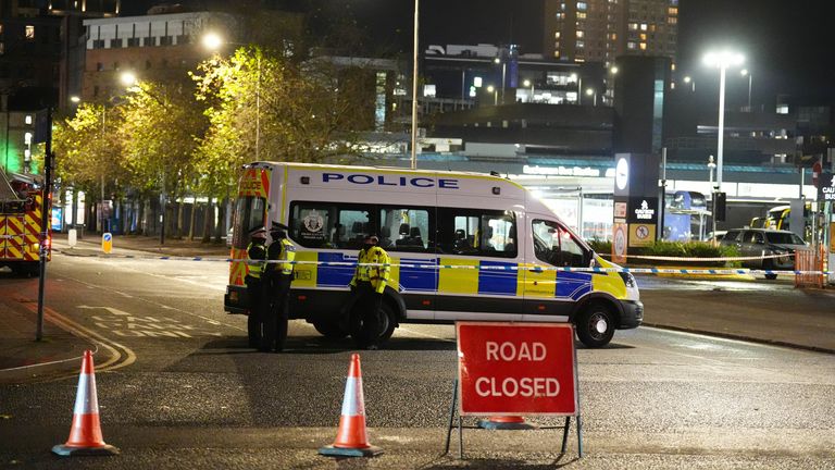 Służby ratunkowe przed dworcem autobusowym Buchanan w centrum Glasgow. Zdjęcie: PA