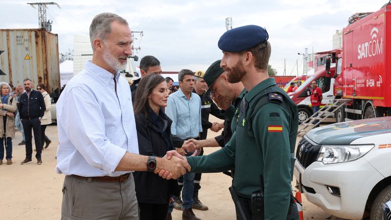 Spain's King Felipe, Queen Letizia and Spanish Prime Minister Pedro Sanchez shake hands with Spanish Civil Guards outside a command center as they visit the areas affected by the DANA, following heavy rains that caused floods, in Paiporta, near Valencia, Spain November 3, 2024. Casa de S.M. el Rey/Jose Jimenez/Handout via REUTERS THIS IMAGE HAS BEEN SUPPLIED BY A THIRD PARTY