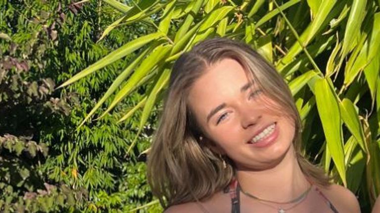 Australian teenager, Holly Bowles, has died after being poisoned with methanol in Laos, bringing the number of people killed to six.