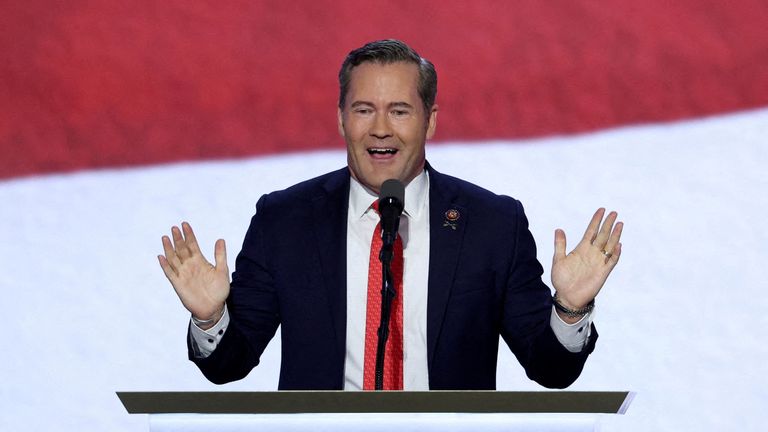 Bestandsfoto: Vertegenwoordiger Michael Waltz (R-FL) spreekt op dag 3 van de Republikeinse Nationale Conventie (RNC), op het Fiserv Forum in Milwaukee, Wisconsin, VS, 17 juli 2024. Reuters/Mike Segar/Bestandsfoto/Bestandsfoto