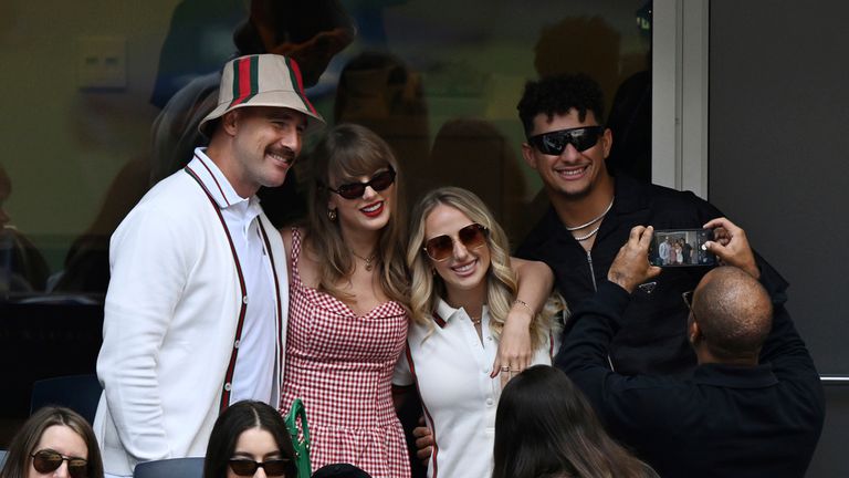 FLUSHING NY- SEPTEMBER 08: Taylor Swift, Travis Kelce Patrick Mahomes and Brittany Mahomes sare seen watching Jannik Sinner Vs Taylor Fritz during the men's singles finals on Arthur Ashe Stadium at the USTA Billie Jean King National Tennis Center on September 8, 2024 in Flushing Queens Credit: mpi04 / Mediapunch *** NO NY PAPERS*** /IPX