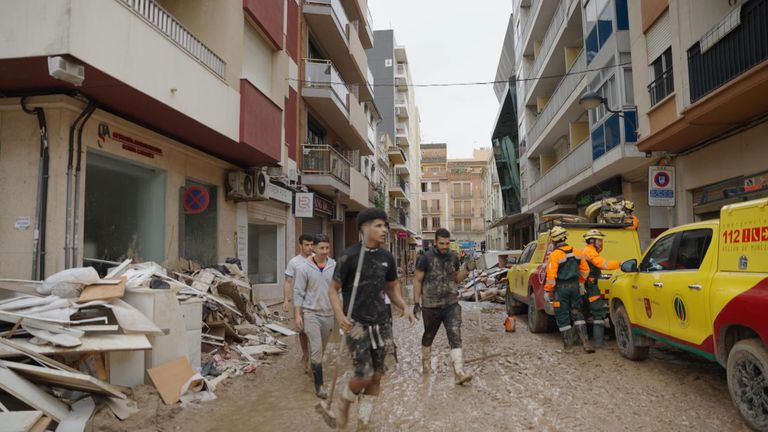 People helping to clean up in Algemesi