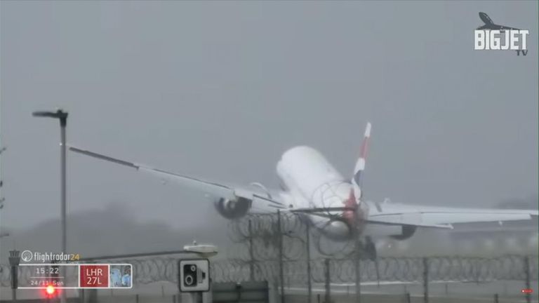 Planes land during Storm Bert 