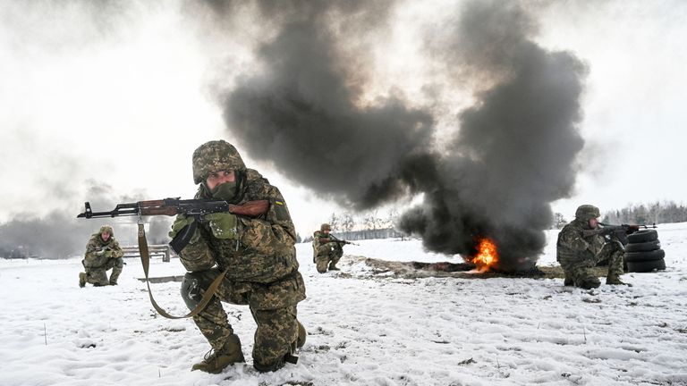 Ukrainian service members attend a military exercises during drills at a training ground, amid Russia's attack on Ukraine, in Chernihiv region, Ukraine, November 22, 2024. REUTERS/Maksym Kishka