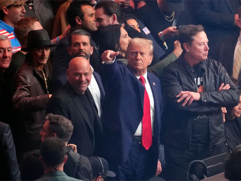 حضر الرئيس المنتخب دونالد ترامب بطولة UFC 309 في ماديسون سكوير جاردن، في نيويورك، برفقة كيد روك، ودونالد ترامب جونيور، ودانا وايت، وإيلون ماسك.