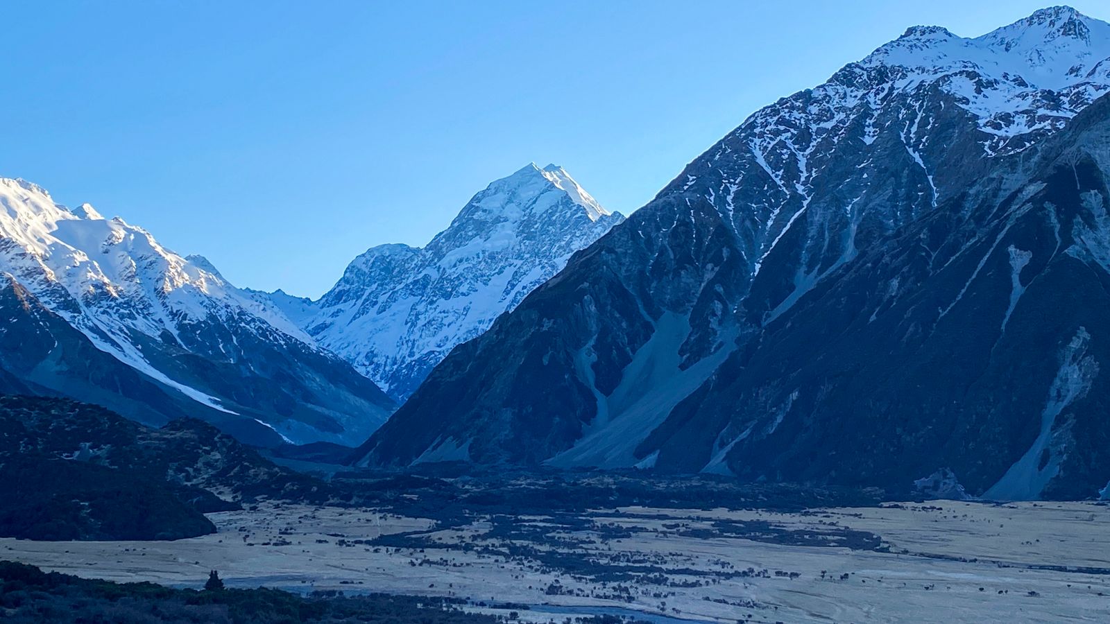 Three climbers missing after trip to New Zealand’s highest mountain | World News