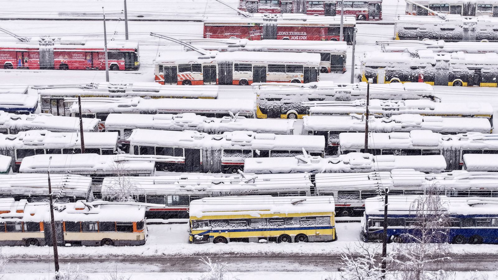 Huge snowstorm leaves tens of thousands without power in Bosnia | World News