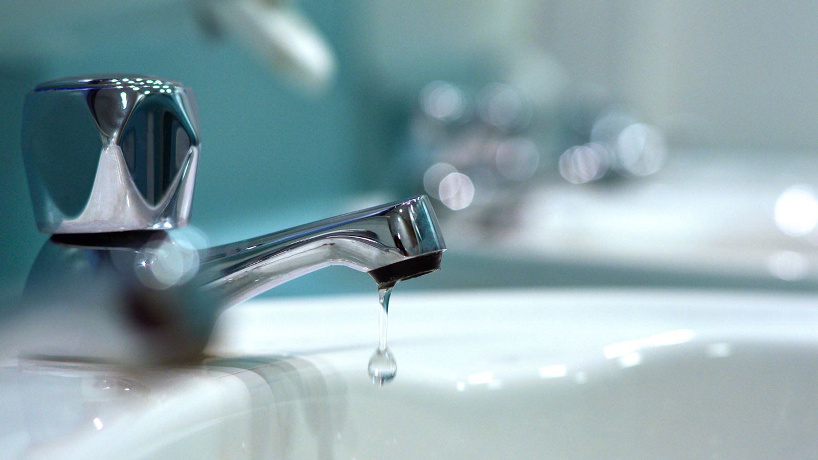 Tens of thousand of homes could be without water until the weekend, says Southern Water 