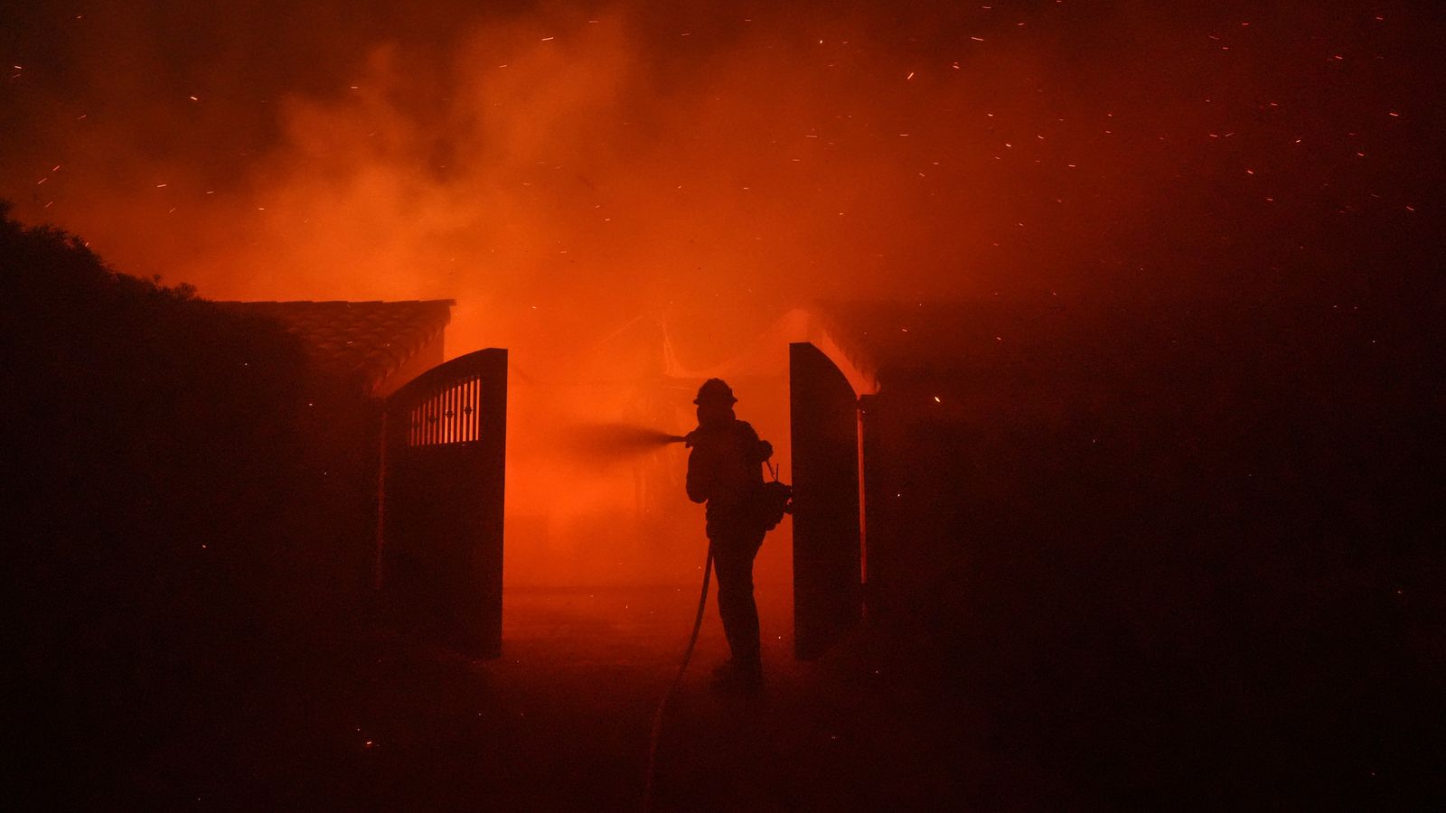 'Dangerous' Franklin Fire with 'rapid rate of spread' threatens homes and university in Malibu