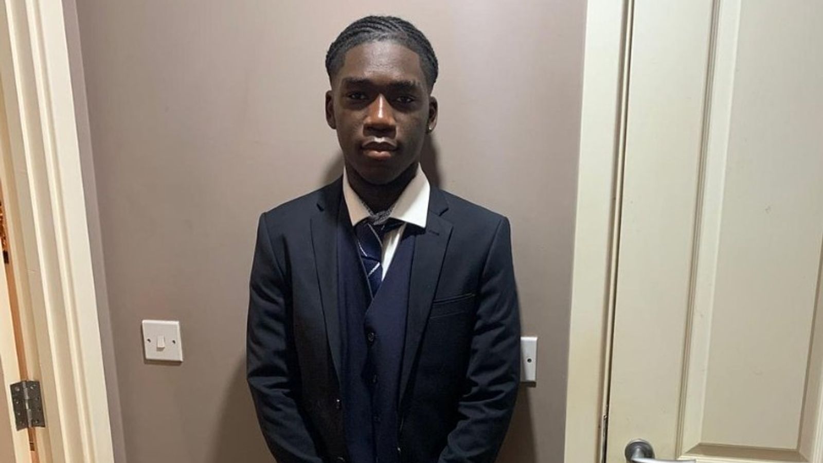 Briton, 18, jailed for one year in Dubai after 'holiday romance' with 17-year-old girl