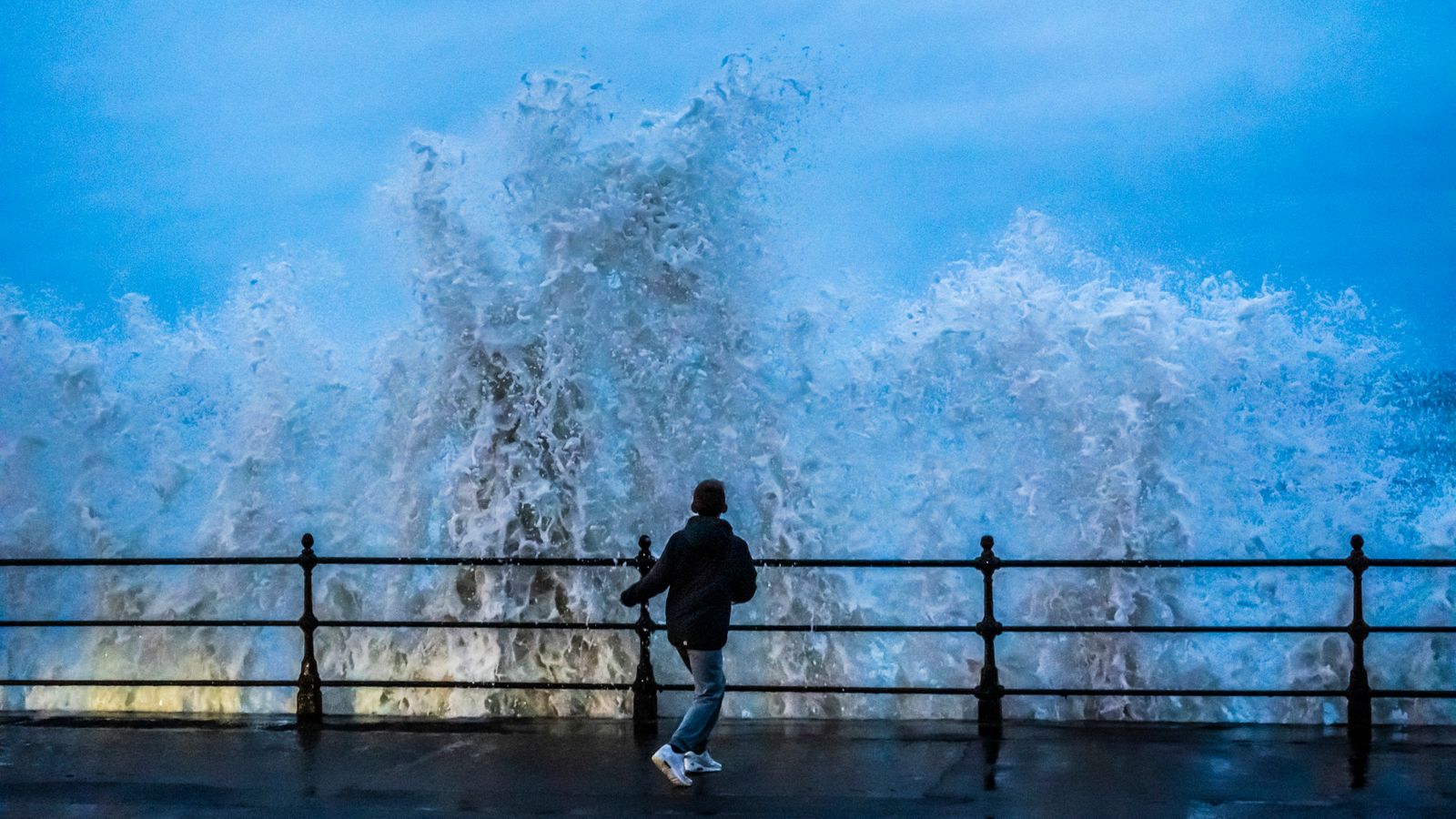 UK weather: Fresh amber warning for rain into New Year's Day as wind and downpours cancel celebrations